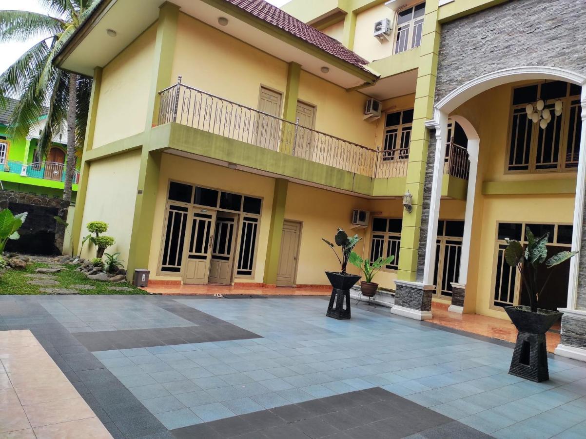 Hotel Randik Sekayu Экстерьер фото