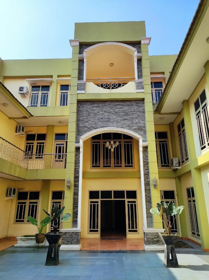 Hotel Randik Sekayu Экстерьер фото